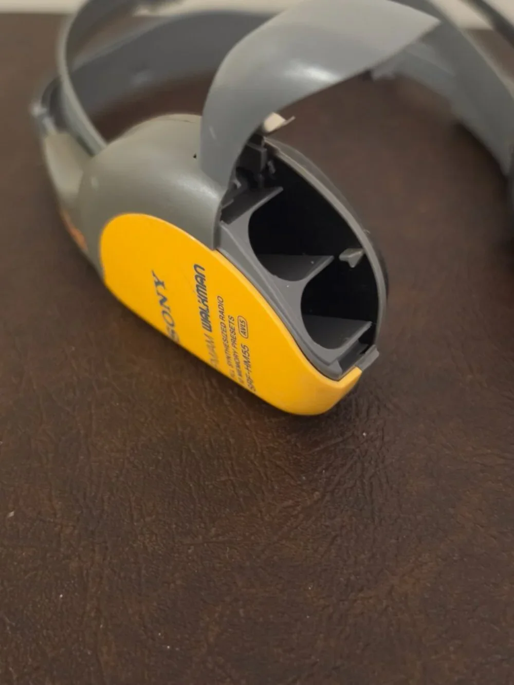 Vintage Sony Walkman Sports SRF-HM55 AM/FM Radio in Yellow